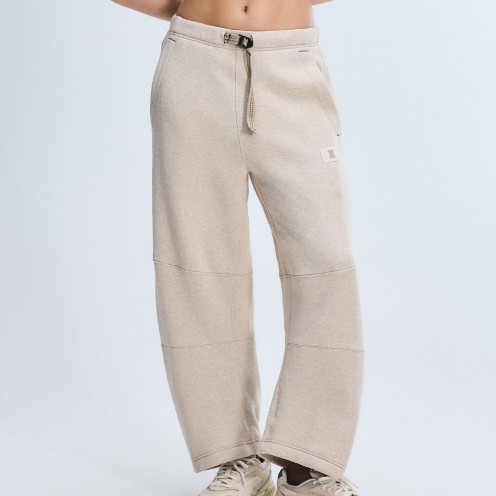 SAVAGE X FENTY BY RIHANNA CARGO FLEECE BARREL LEG SWEATPANT BEIGE LATTE HEATHER